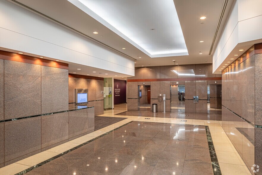 10500 Little Patuxent Pky, Columbia, MD for lease - Lobby - Image 2 of 10