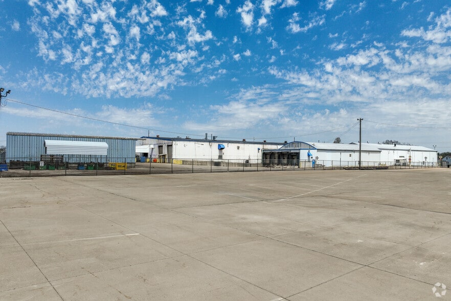705 N Fayette St, Fayette, OH for sale - Primary Photo - Image 1 of 13