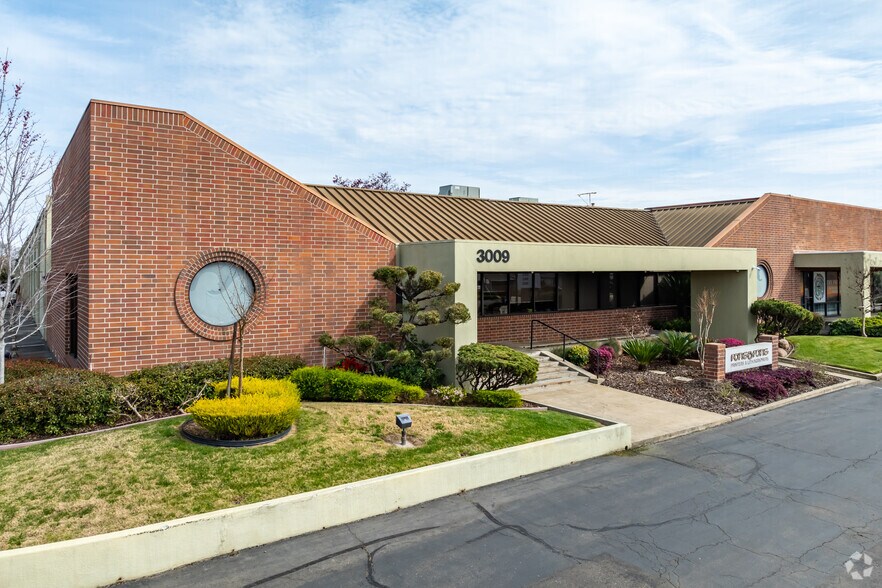 3041 65th St, Sacramento, CA for lease - Building Photo - Image 2 of 6