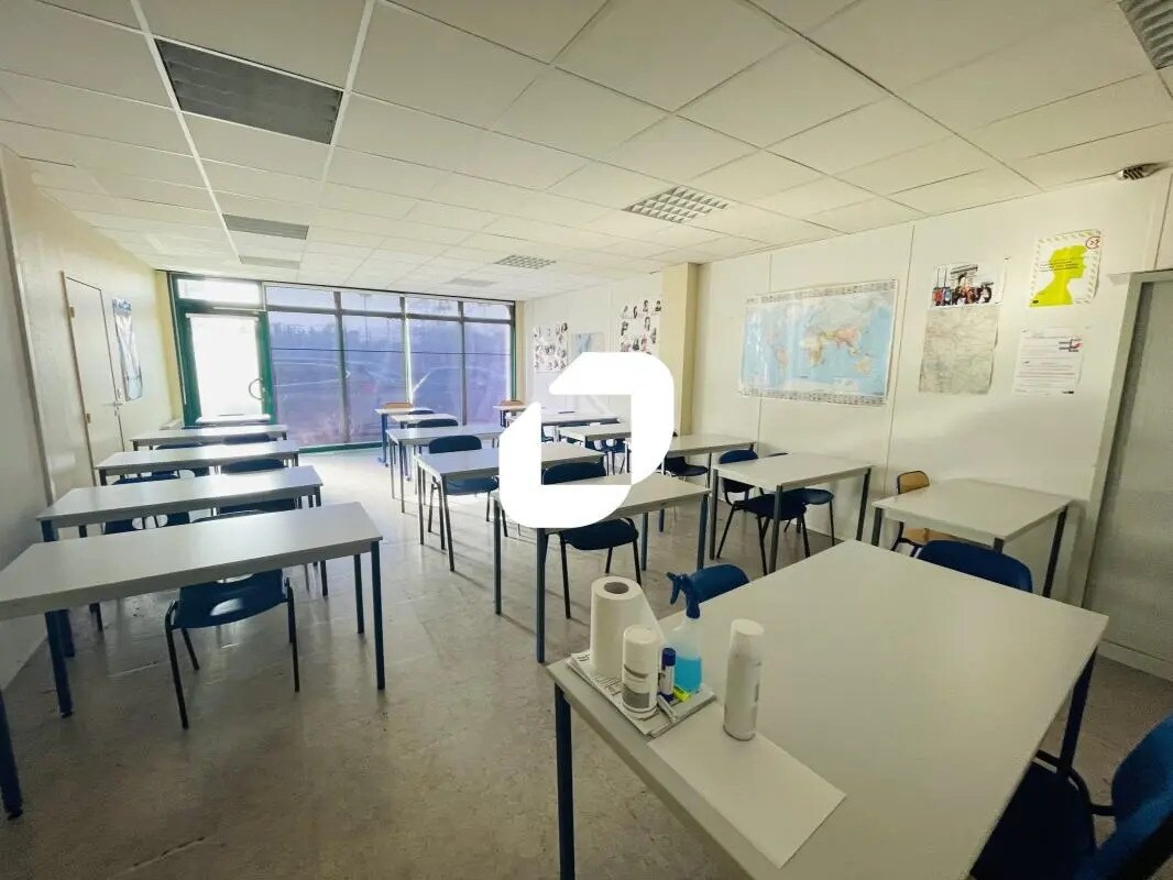 Office in Melun for lease Interior Photo- Image 1 of 7