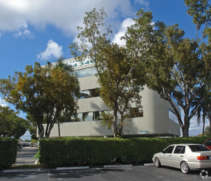 1620 W Oakland Park Blvd, Fort Lauderdale, FL for sale - Building Photo - Image 2 of 11