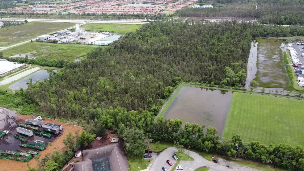 3960 Canal St, Fort Myers, FL à vendre - Vidéo sur l’inscription commerciale - Image 2 de 3