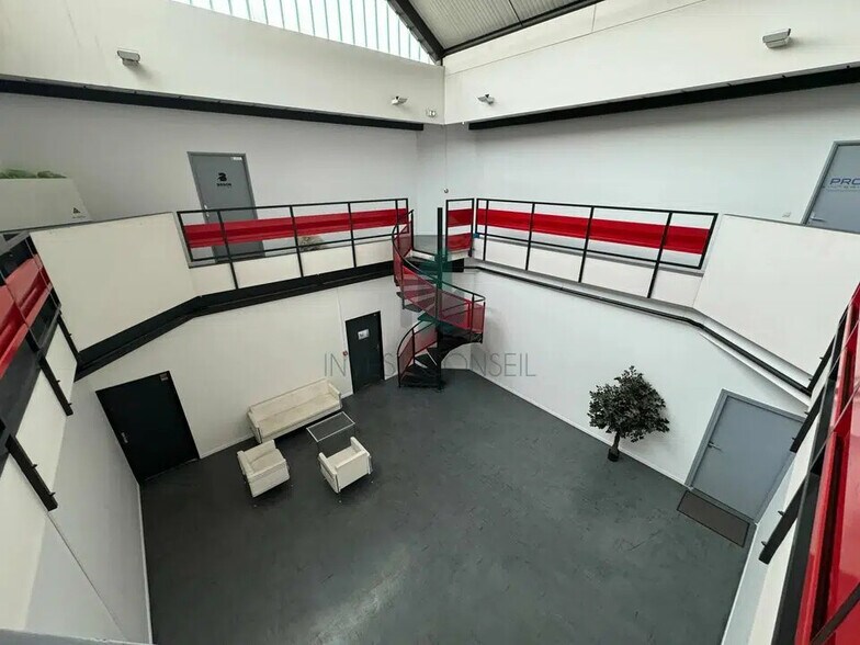 Flex dans Saint-Denis à louer - Photo du bâtiment - Image 3 de 8