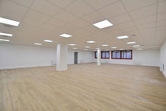 13 Rue Niepce, Paris for lease Interior Photo- Image 2 of 2