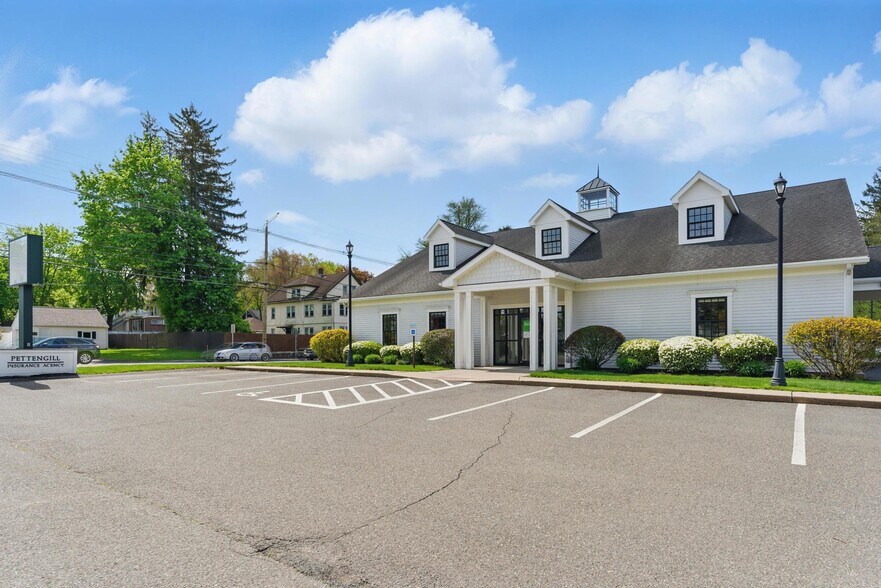 460 Newton St, South Hadley, MA à louer - Photo du bâtiment - Image 2 de 18