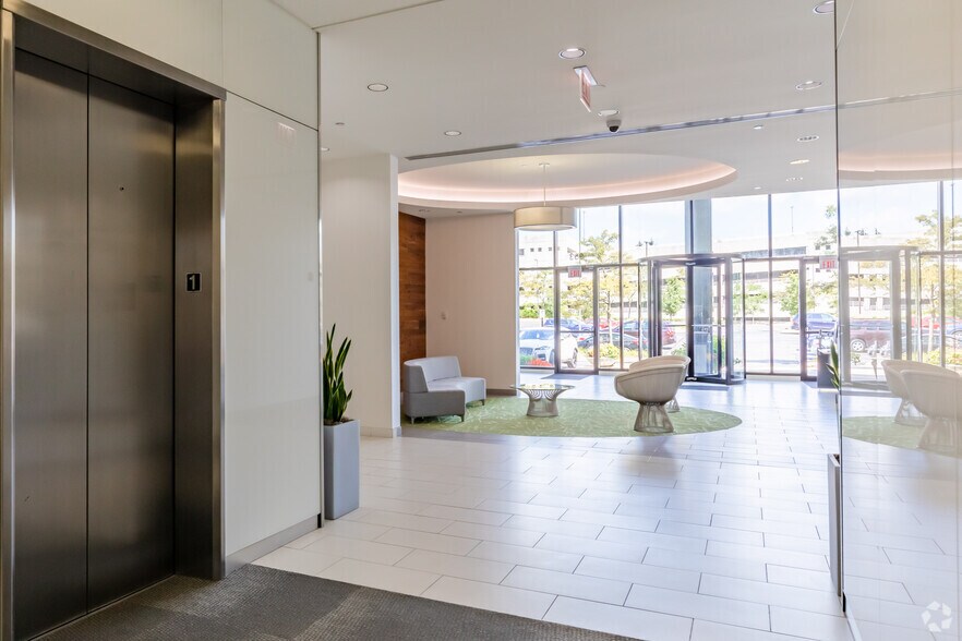 953 American Ln, Schaumburg, IL à louer - Hall d’entrée - Image 2 de 26