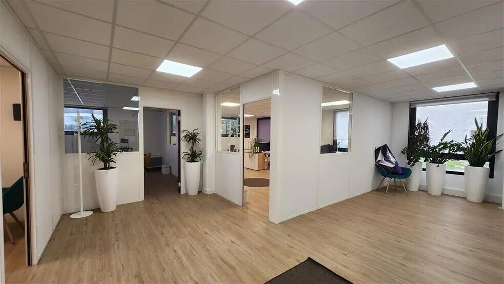 Office in Issy-les-Moulineaux for lease - Building Photo - Image 1 of 7