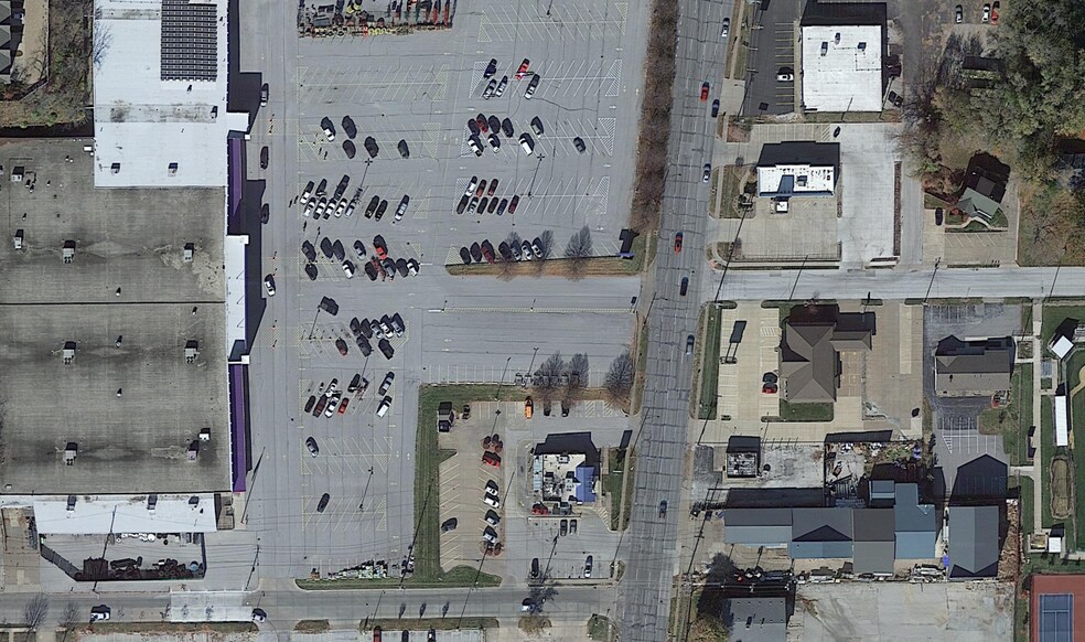 3808 Brady St, Davenport, IA à vendre - Photo du bâtiment - Image 2 de 4