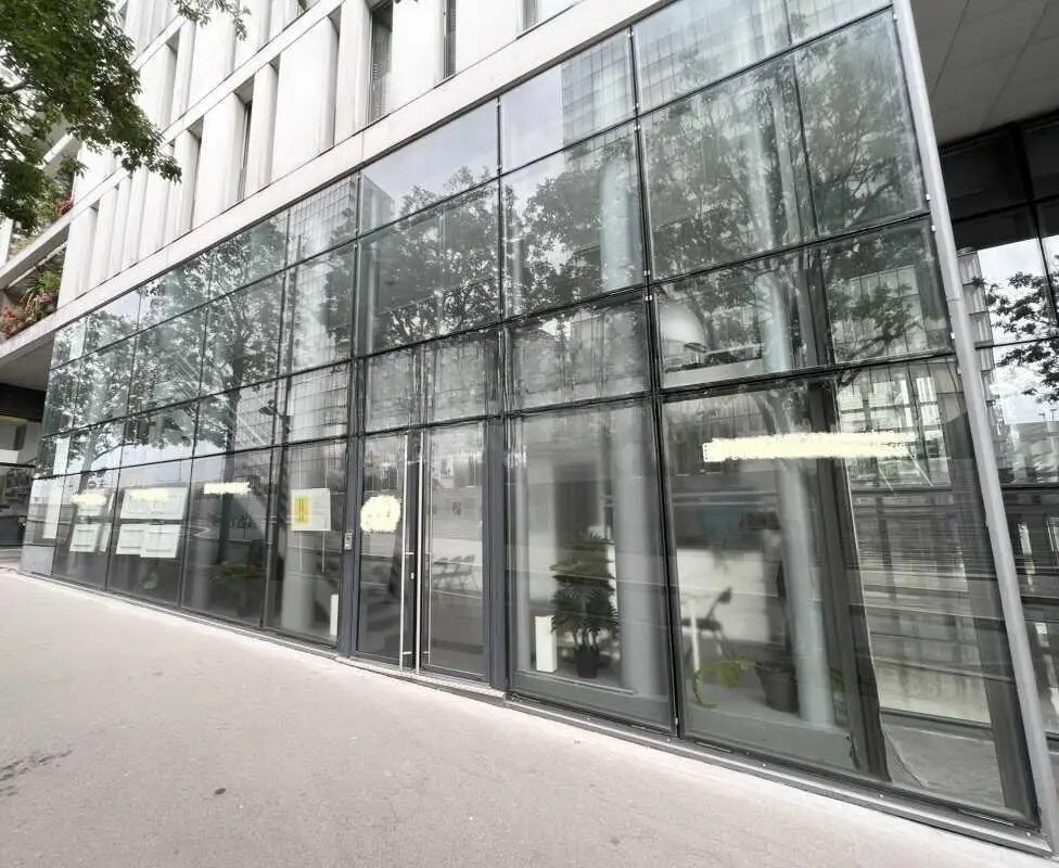 Commerce de détail dans Paris à vendre Photo du bâtiment- Image 1 de 6