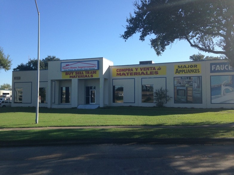 3890 North Fwy, Houston, TX for lease - Building Photo - Image 3 of 5