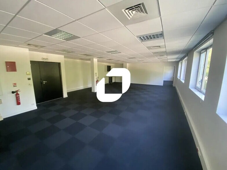 Bureau dans Savigny-le-Temple à louer - Photo intérieure - Image 2 de 6