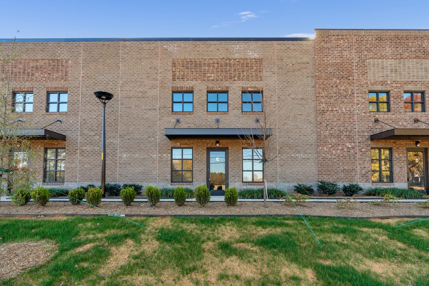 224 Unionville Indian Trail rd, Indian Trail, NC à louer - Photo du bâtiment - Image 2 de 12