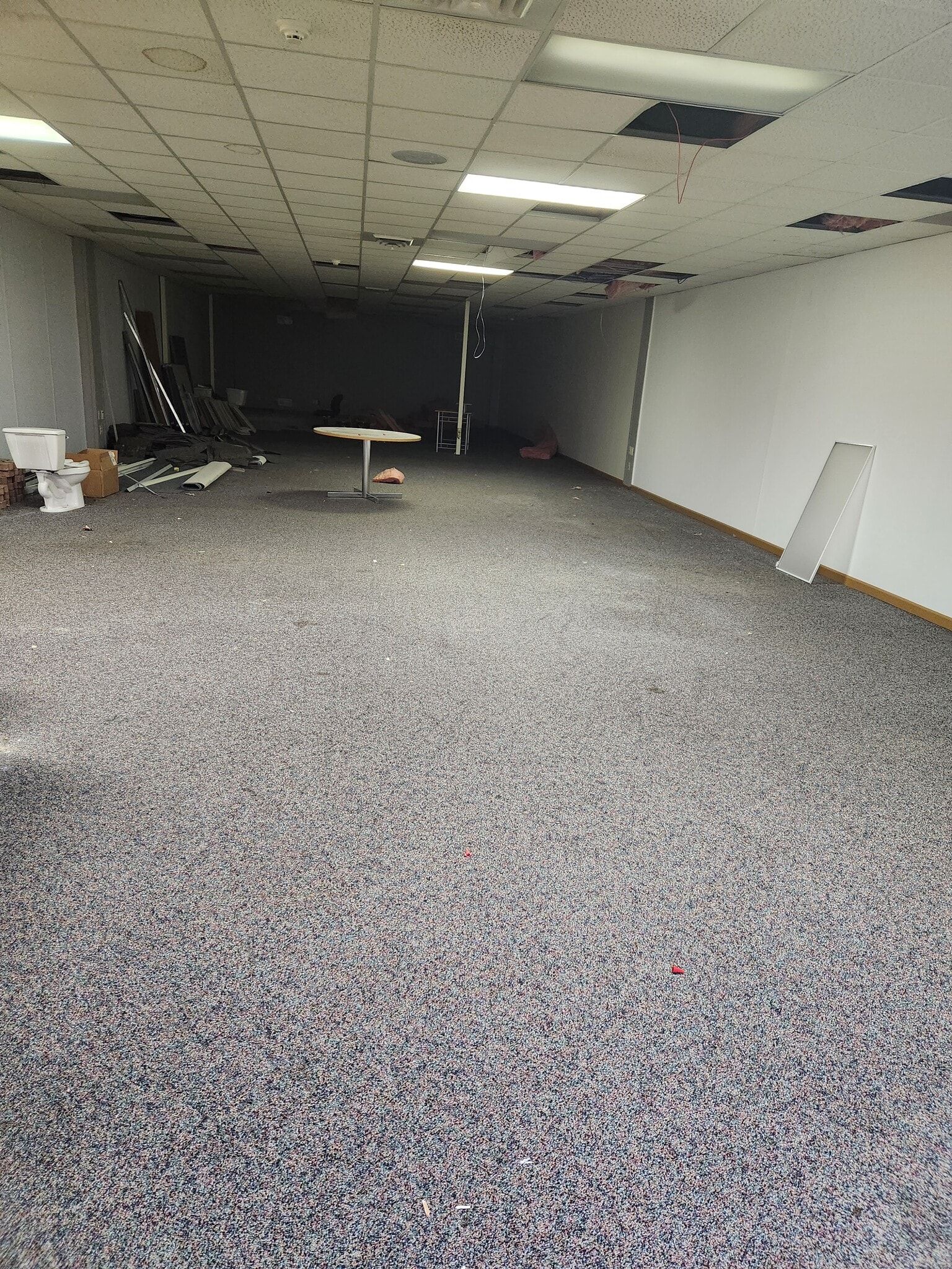 3 Kensington Sq, New Kensington, PA for lease Interior Photo- Image 1 of 9