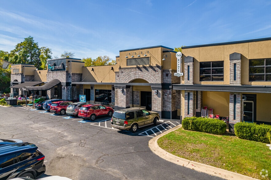 2217-2223 N College Ave, Fayetteville, AR for lease - Building Photo - Image 3 of 6