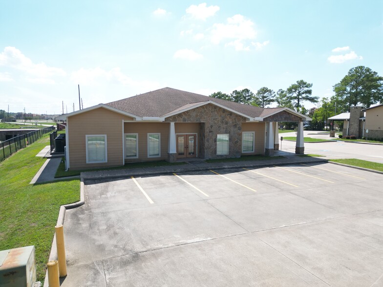 4 Bayoubrandt Dr, Beaumont, TX for sale - Building Photo - Image 3 of 8