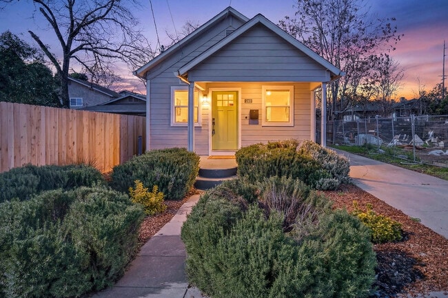 More details for 1128 W 5th St, Chico, CA - Multifamily for Sale