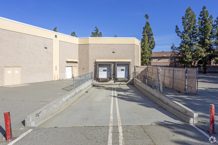 3656-3678 W Shaw Ave, Fresno, CA for lease - Building Photo - Image 3 of 21