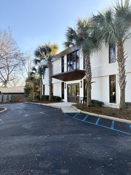409 Coleman Blvd, Mount Pleasant, SC for lease - Building Photo - Image 3 of 8