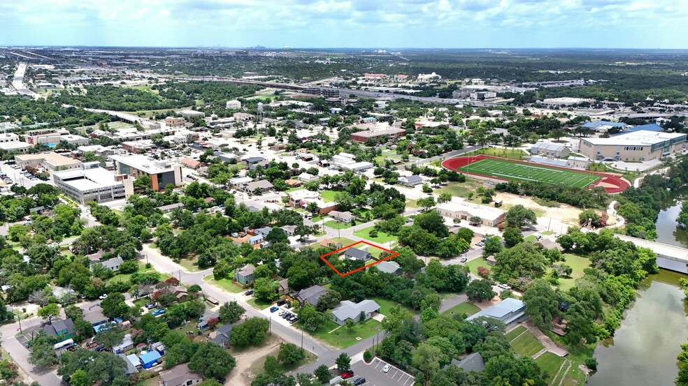 503 N Lampasas St, Round Rock, TX à vendre - Photo principale - Image 1 de 38