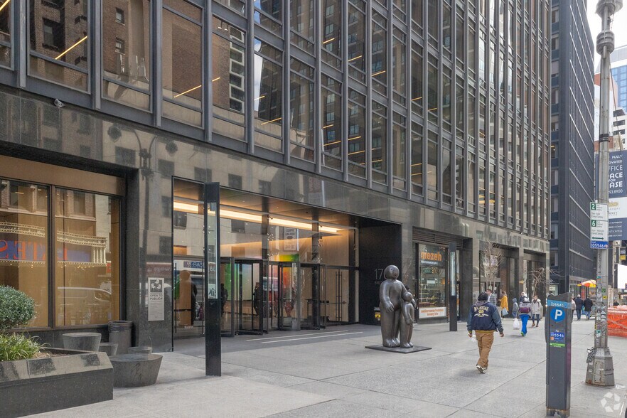 1700 Broadway, New York, NY à louer - Photo du bâtiment - Image 3 de 5