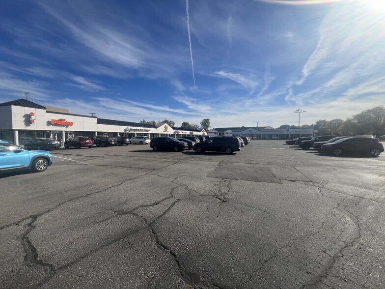 34204-34244 Van Dyke Ave, Sterling Heights, MI à louer - Photo du bâtiment - Image 2 de 5