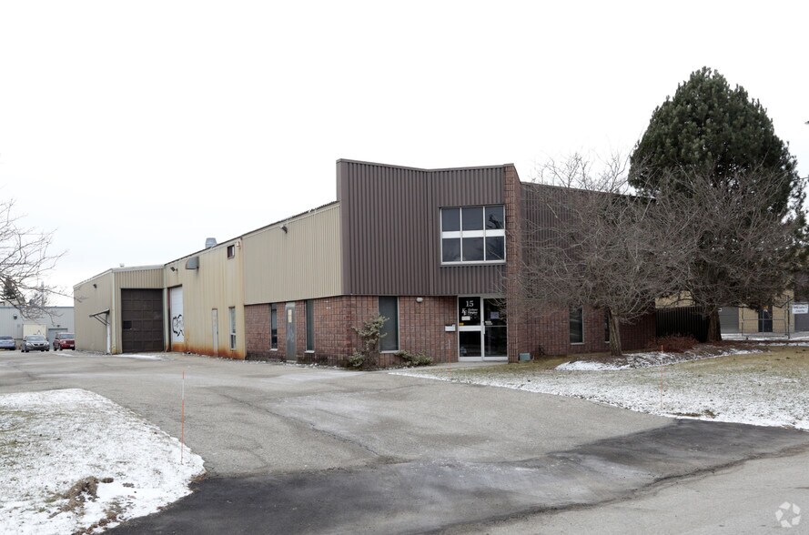 15 Howard Pl, Kitchener, ON à vendre - Photo du bâtiment - Image 3 de 38