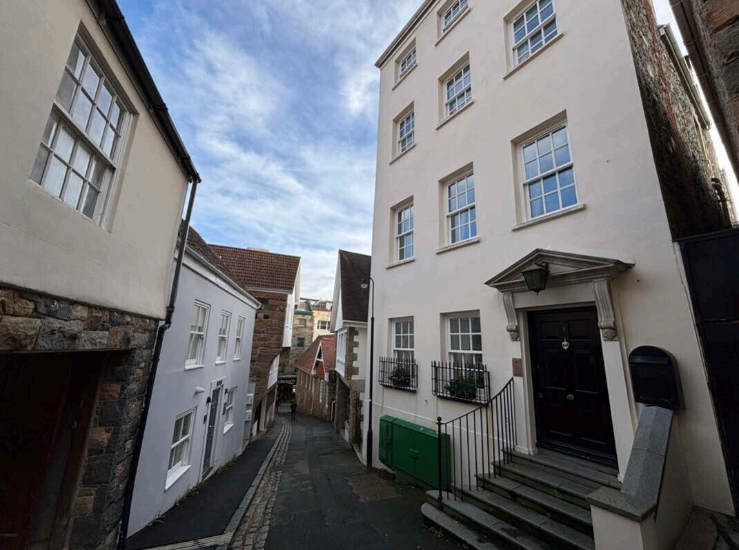 8 Berthelot St, Guernsey à louer Photo du bâtiment- Image 1 de 2