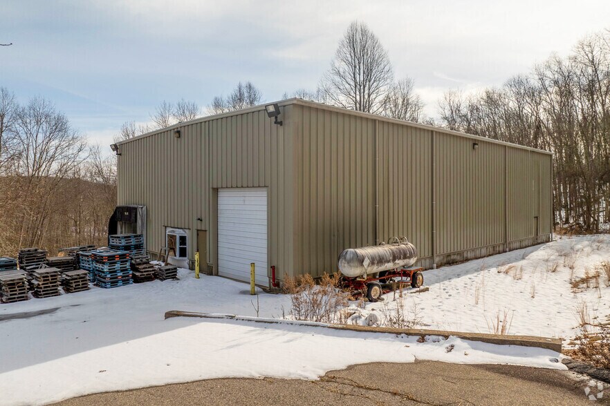 17 Industrial Dr, Waterford, CT à vendre - Photo principale - Image 1 de 11