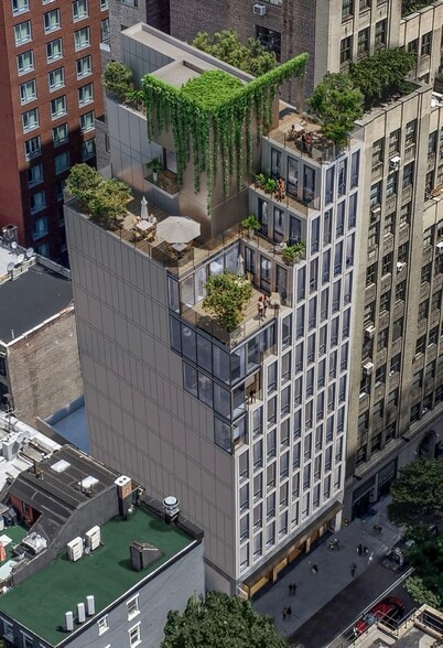 355 W 39th St, New York, NY à vendre - Photo du bâtiment - Image 2 de 2