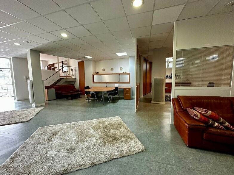 Office in Lorient for sale - Interior Photo - Image 1 of 6