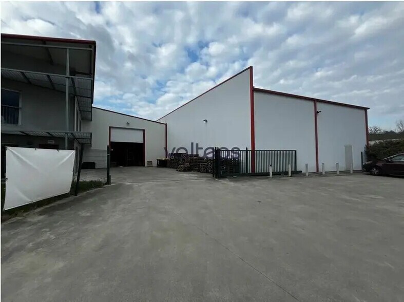 Flex dans Montrabé à louer - Photo du bâtiment - Image 2 de 12