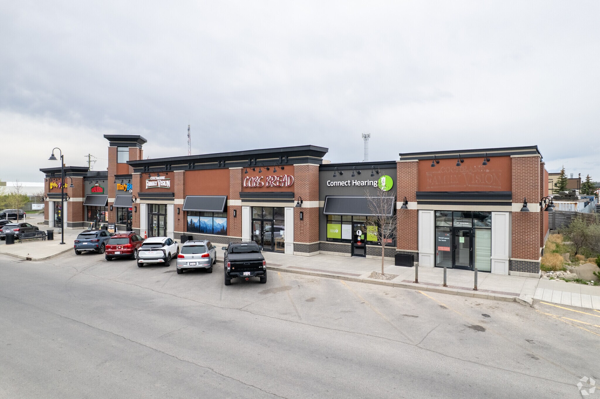 65 Bow St, Cochrane, AB à louer Photo principale- Image 1 de 4