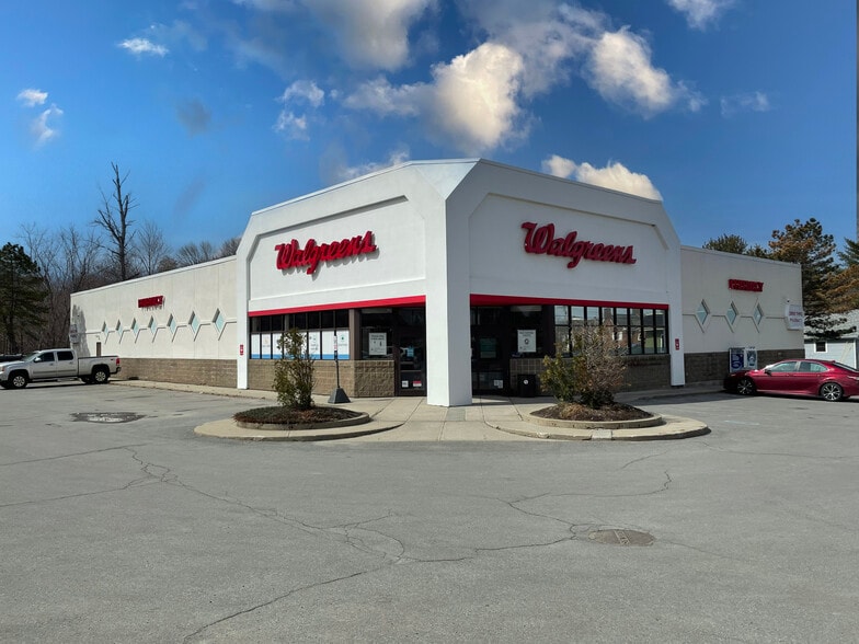 2 W Broadway, Lincoln, ME for sale - Building Photo - Image 2 of 6