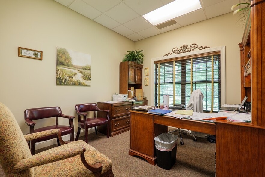 3334 Greystone Way, Valdosta, GA for sale - Interior Photo - Image 3 of 28