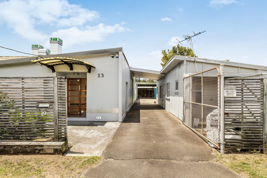 23 Warraba Rd, North Narrabeen for sale - Building Photo - Image 2 of 13