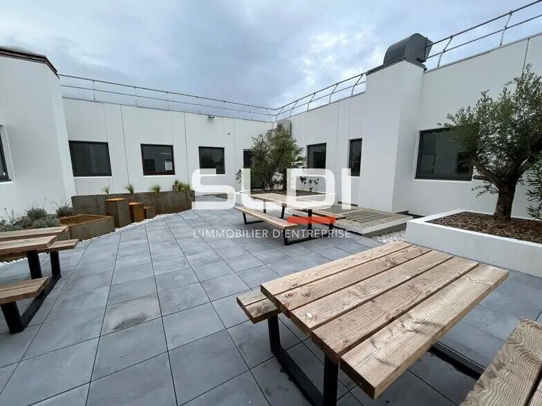 Office in Limonest for lease - Building Photo - Image 2 of 12