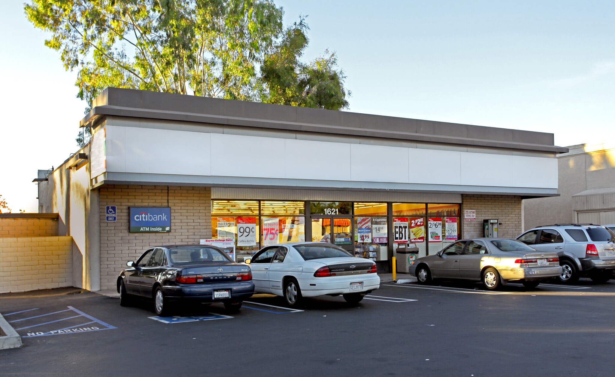 1621 N Placentia Ave, Fullerton, CA à louer Photo du bâtiment- Image 1 de 2