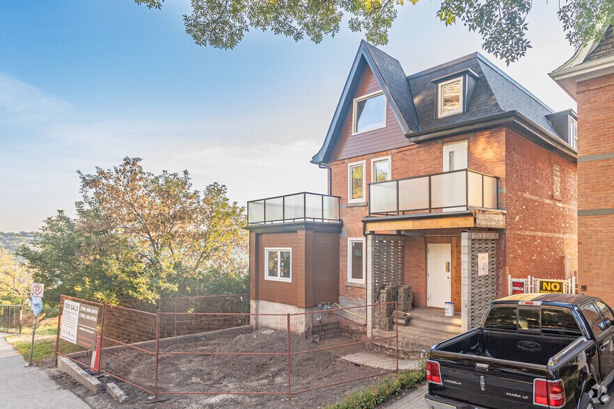 9712 111 St NW, Edmonton, AB à vendre - Photo du bâtiment - Image 1 de 8