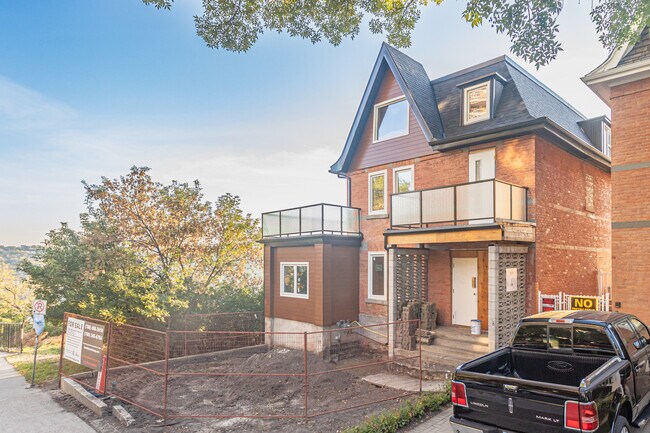 Plus de détails pour 9712 111 St NW, Edmonton, AB - Bureau à louer