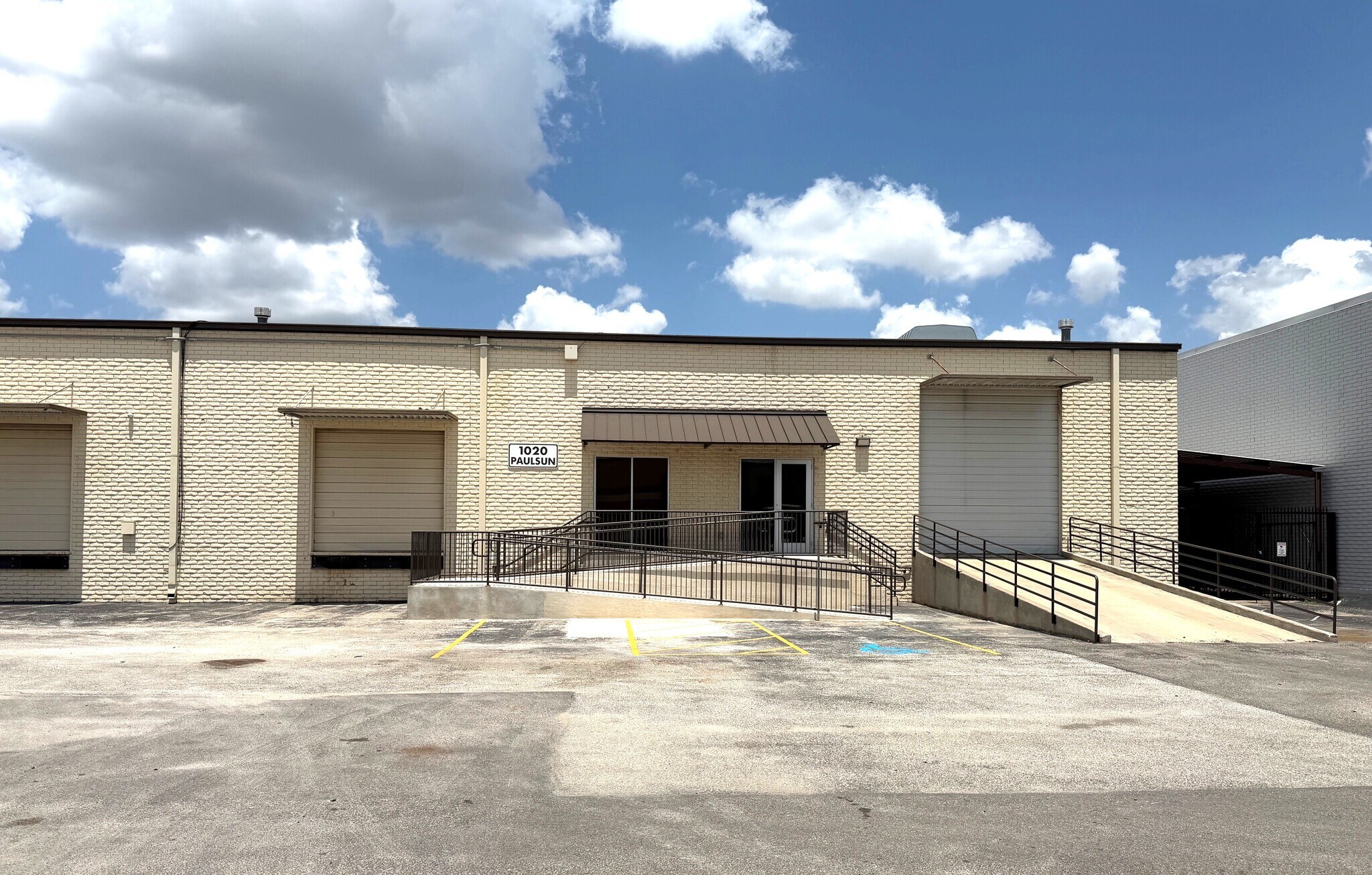 1020 Paulsun St, San Antonio, TX for lease Building Photo- Image 1 of 9