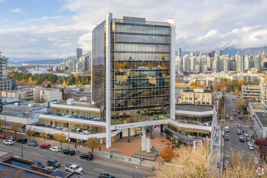 601 W Broadway, Vancouver, BC à louer - Photo du bâtiment - Image 2 de 10