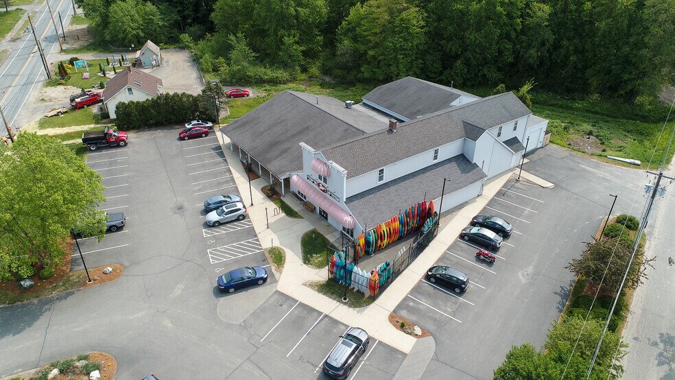 Sam's Outdoor Outfitters portefeuille de 2 propriétés à vendre sur LoopNet.ca - Photo du bâtiment - Image 2 de 11