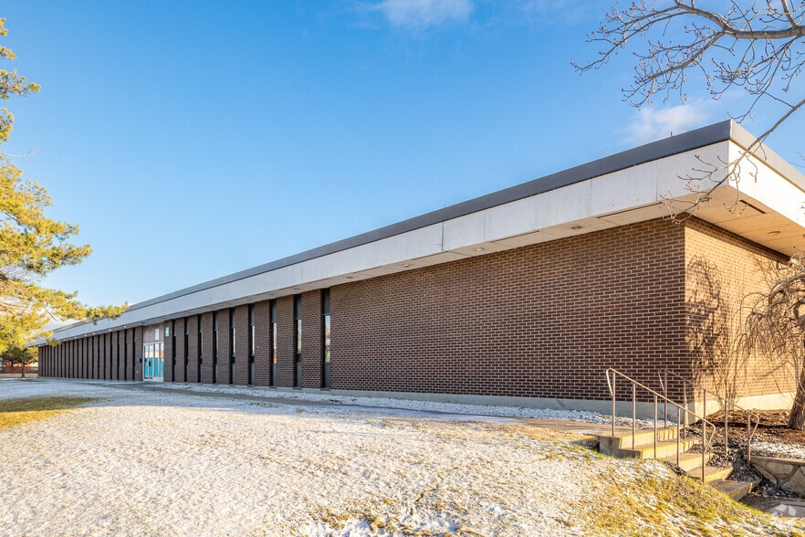 1600 50e Av, Montréal, QC à louer - Photo du bâtiment - Image 3 de 10