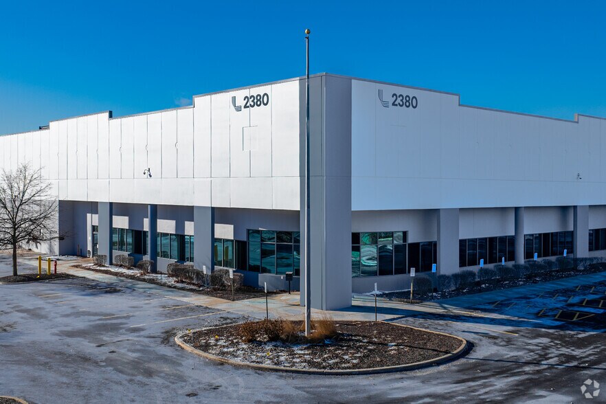 2380 Sullivan Rd, Aurora, IL à louer - Photo du bâtiment - Image 1 de 27