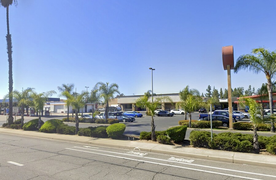 2010 E Valley Pky, Escondido, CA à vendre - Photo du bâtiment - Image 2 de 2