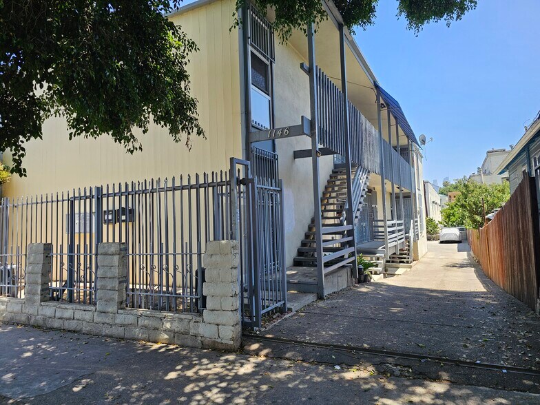 1146 S Berendo St, Los Angeles, CA à vendre - Photo du bâtiment - Image 3 de 8