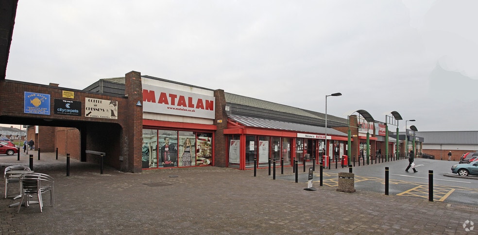 Dragonville Retail Park portfolio of 5 properties for sale on LoopNet.ca - Building Photo - Image 1 of 8