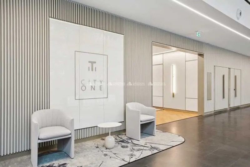 Office in Lyon for lease - Lobby - Image 2 of 18