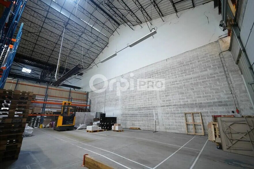 Office in Lyon for lease - Interior Photo - Image 3 of 11