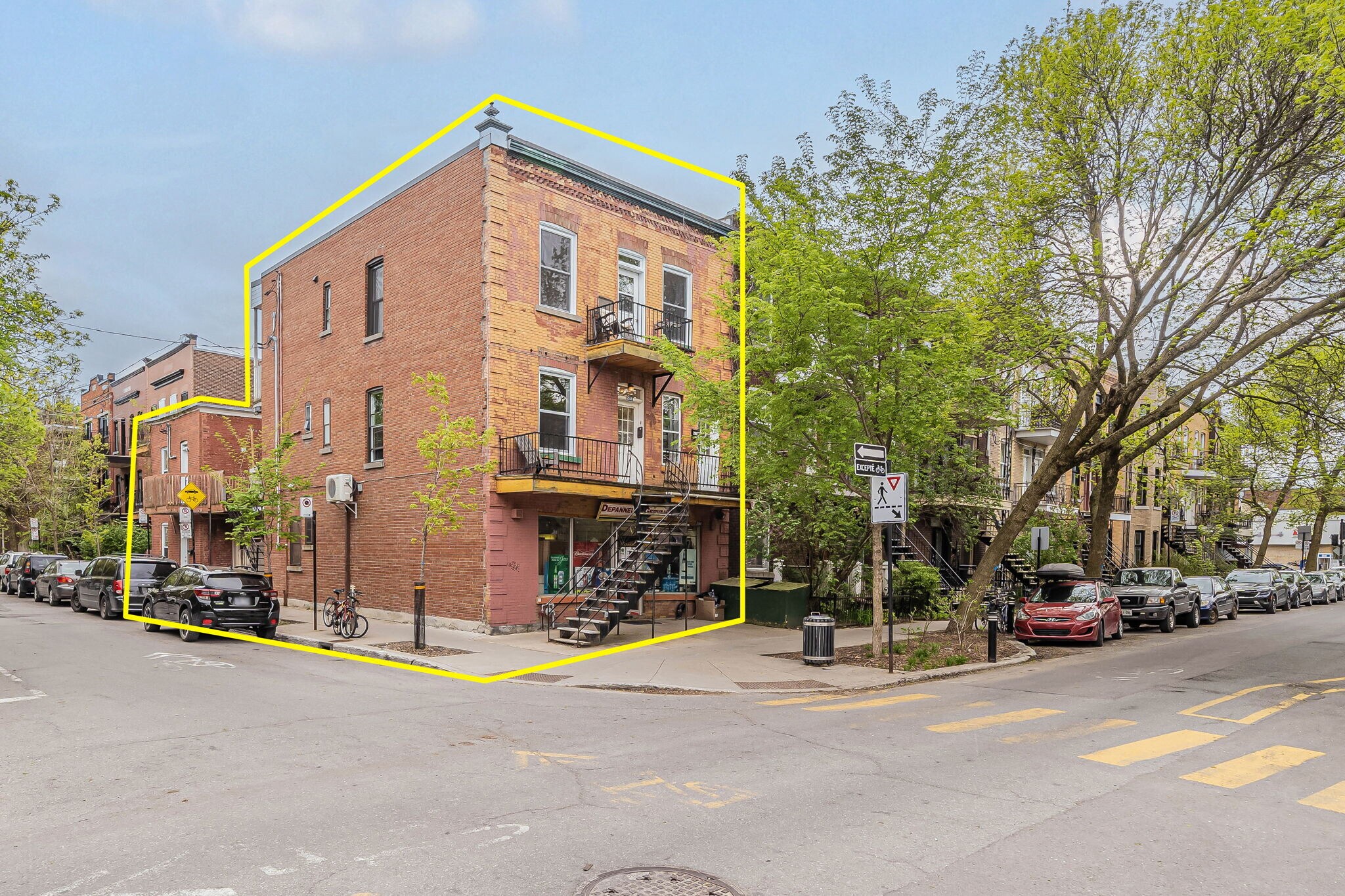 2144-2148 Av Laurier E, Montréal, QC for sale Primary Photo- Image 1 of 1